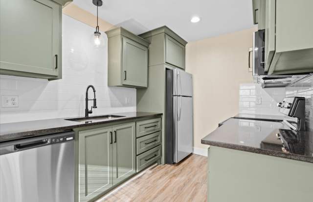 621 Chestnut Street - East - 621 Chestnut Street, Leavenworth, KS 66048 621 Chestnut Street - East - 621 Chestnut Street, Leavenworth, KS 66048