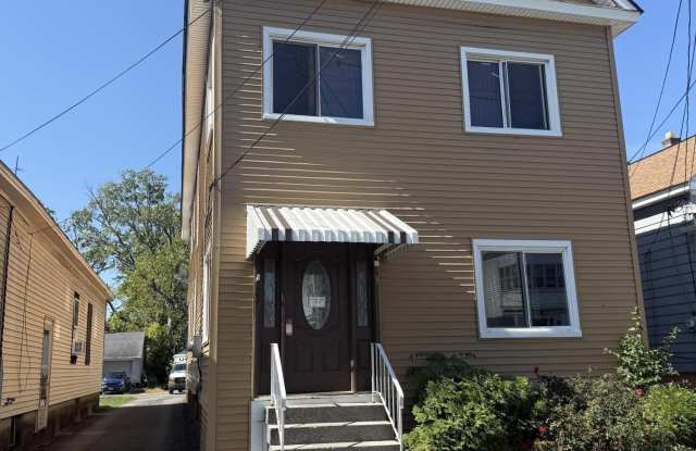 23 Hampton Street unit: 2 photos photos