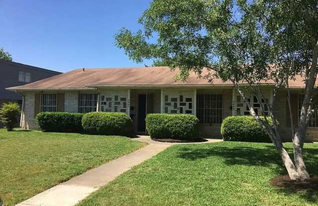 *COMING SOON* 2 Bedroom / 1 Bath Home South Side Lions Park! Gallery 3