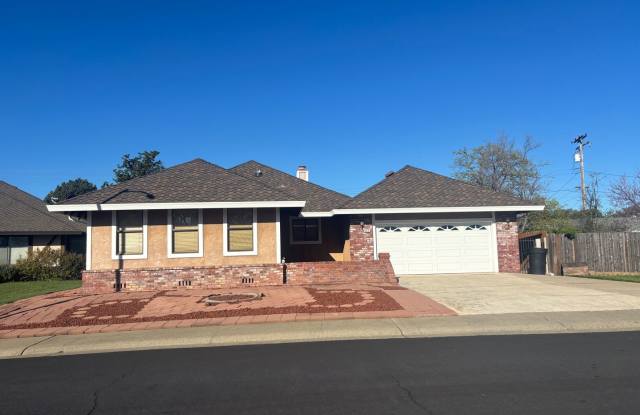 Central Roseville Immaculate 3 Bedroom 2 Bathroom, Large Living Room Separate Family Room, Low Maintenance Yards - 602 Fischer Court, Roseville, CA 95678