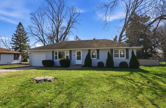 Updated 3BR Home with Fenced Yard Garage photos photos Updated 3BR Home with Fenced Yard Garage photos photos