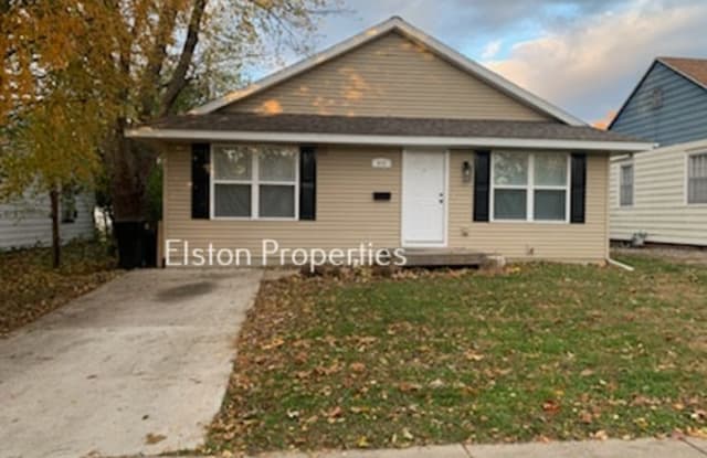 812 W Vine St - 812 West Vine Street, Champaign, IL 61820