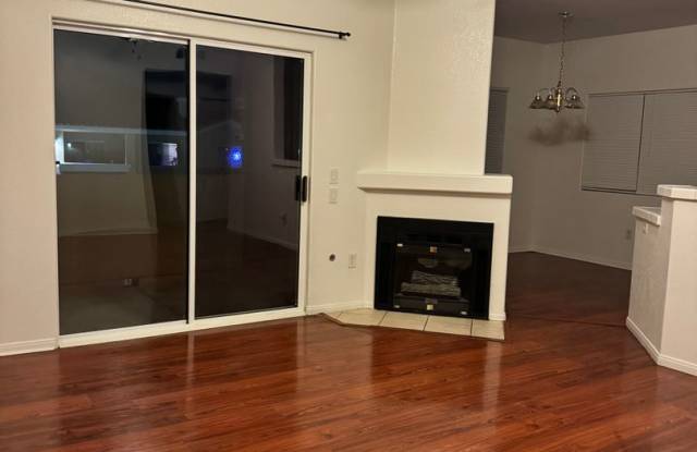 2-bedroom unit with a Pool View!! Gallery 3