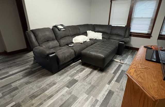 Centrally located 3 Bedroom, 1 Bathroom Apartment photos photos