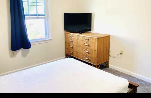 5504 Lakewhite Ct - 5504 Lakewhite Court, Kings Park West, VA 22032