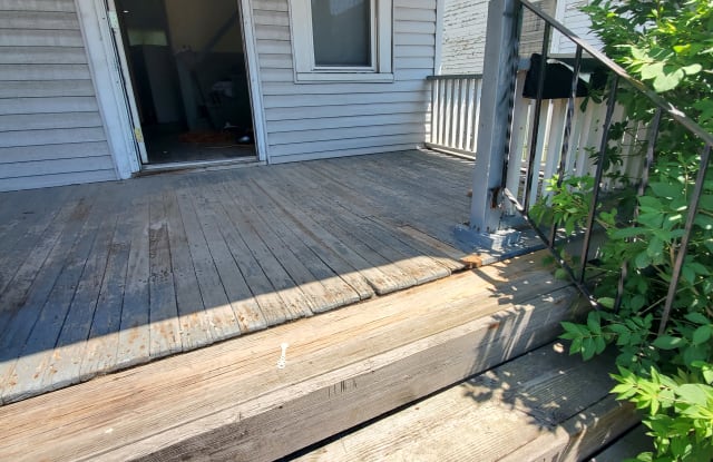 647 E Broadway St - 647 East Broadway, Toledo, OH 43605