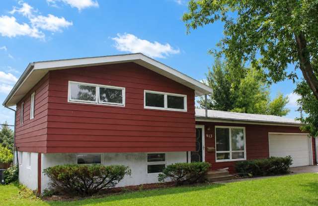 Updated 3 Bedroom Home | Pet Friendly | Prime Location Gallery 4