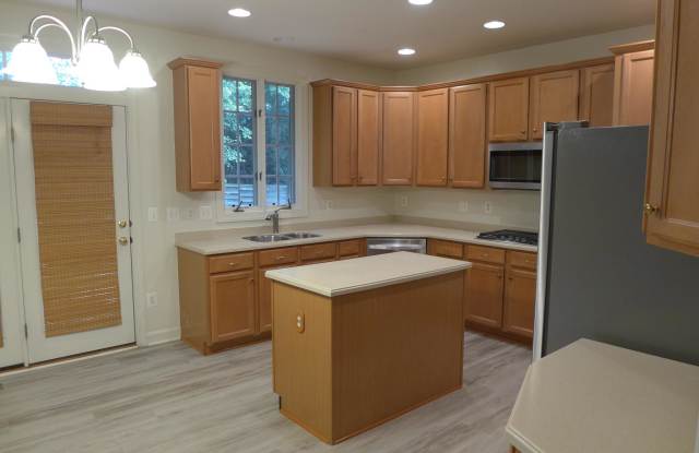 2614 AMANDA COURT Gallery 2