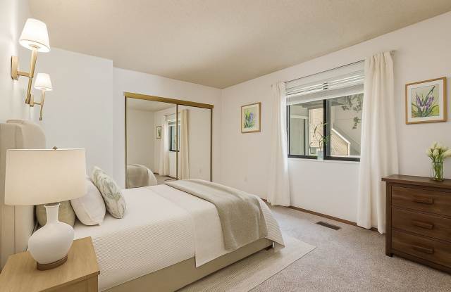 Charming 1 bedroom Corner Unit - Lafayette -  Very Central Gallery 3