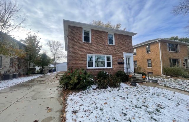 5067 North Bay Ridge Avenue - 5067 North Bay Ridge Avenue, Whitefish Bay, WI 53217