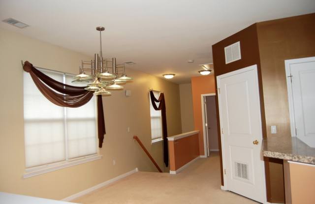 316 RAPHAEL COURT Gallery 2
