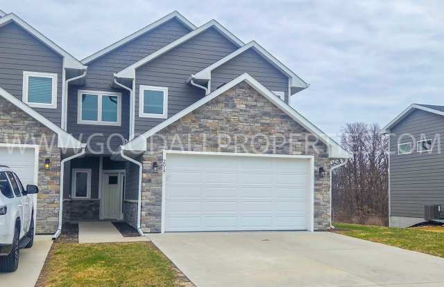 4 Bedroom 2.5 Bath Townhome in Adel with attached 2-car garage. photos photos