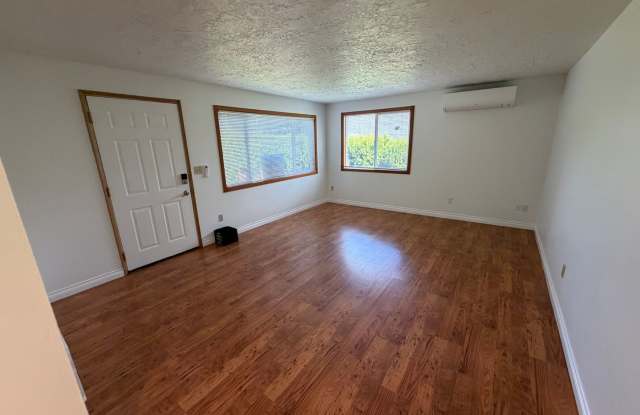 Neat and Tidy 3 Bedroom, 2 Bath Home in West Linn Gallery 3
