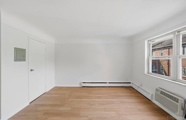 6469 Montgomery Road Gallery 4