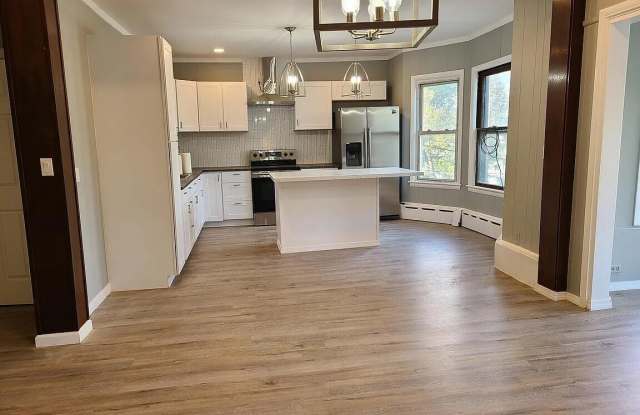 1515 Park Avenue unit: 2 photos photos