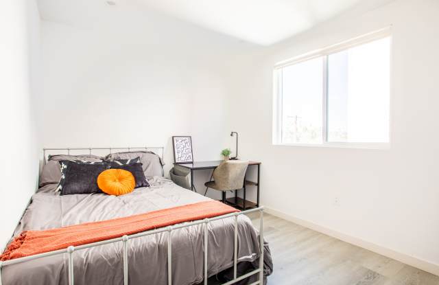 1815 W Adams Boulevard - Co-Living photos photos