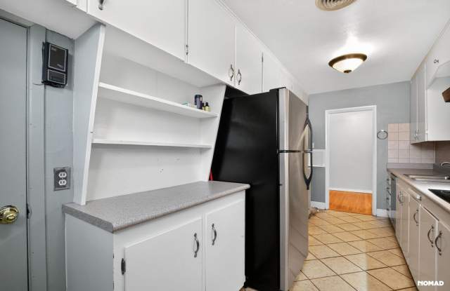 Charming 2BR House in Denver Gallery 3