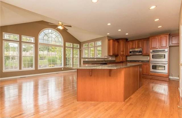 Spacious 4BR House in Twinsburg Gallery 4