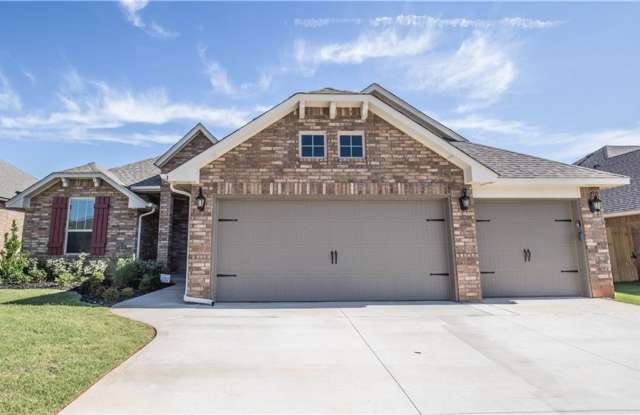 Beautiful 4 Bedroom 2 Bath Home in Mustang School District! Gallery 1