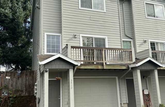 Fabulous 2 bed, 2 bath townhome with garage available for lease! photos photos