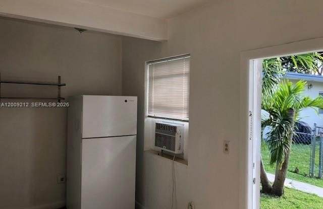 471 SW 10th St photos photos
