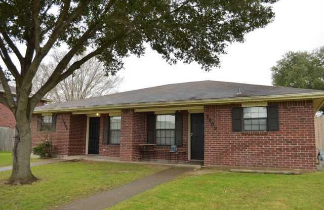 AUGUST PRE-LEASE Spacious  Affordable 3 Bedroom 2 Bathroom Duplex ON BUS ROUTE - 1902 Holleman Drive West, College Station, TX 77840