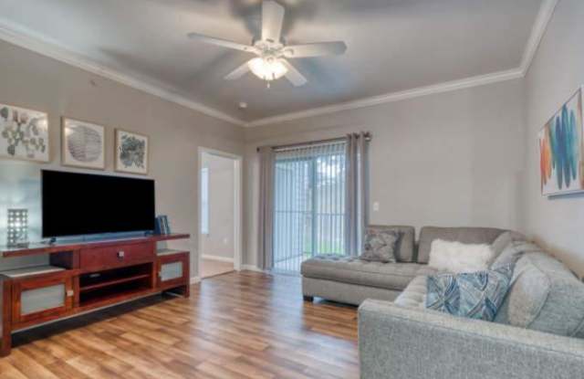 5743 N Knoll Gallery 2