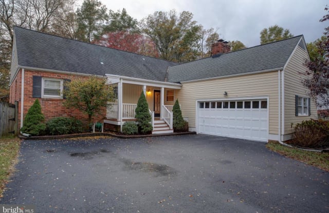 422 OLD COURTHOUSE RD NE - 422 Old Courthouse Road Northeast, Vienna, VA 22180