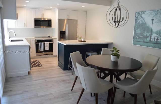 4708 SW 67th Ave photos photos