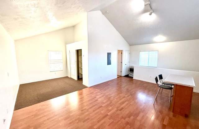 Beautiful Daybreak Studio Apartment with Private Entrance & Community Amenities Gallery 3