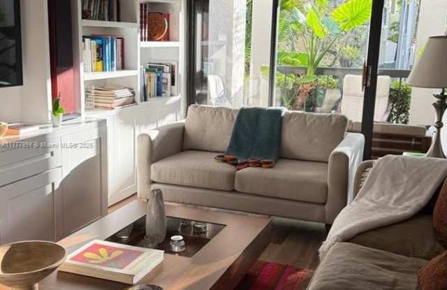 2600 Cardena St - 2600 Cardena St, Coral Gables, FL 33134