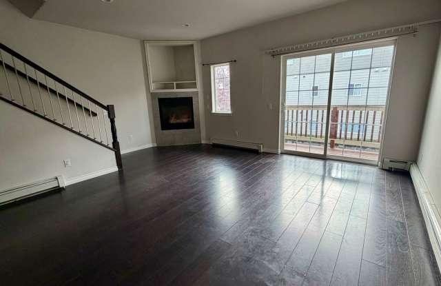 Townhouse with Heated Garage Gallery 3