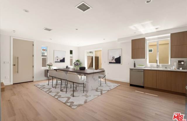 5910 Mammoth Ave photos photos