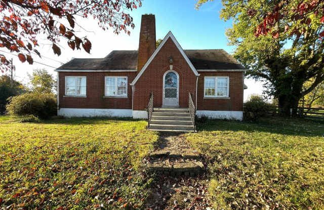 3 bed 1 bath House w/ basement in Waddy! Gallery 1