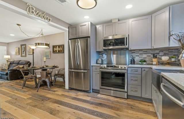 323 Sparrow Ct - 323 Sparrow Court, Hunterdon County, NJ 08887