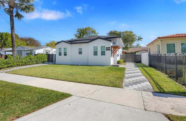 2426 SW 25th St photos photos