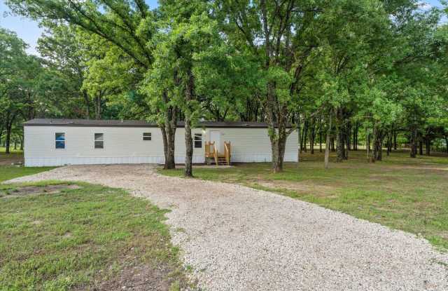 Country Setting near everything Cedar Creek Lake photos photos