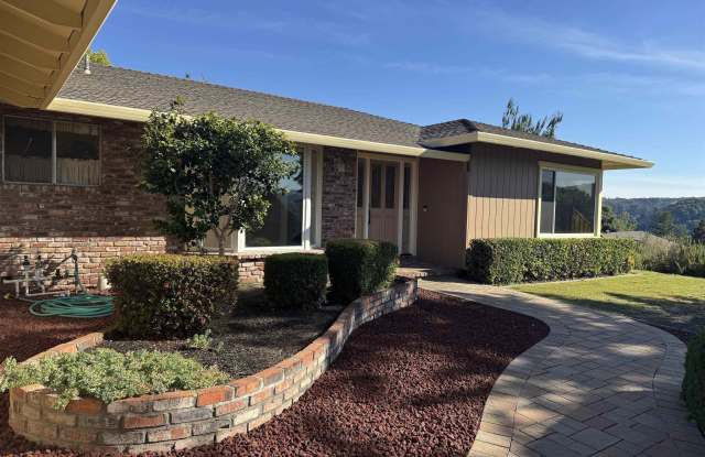 1088 Country Club Dr Gallery 3