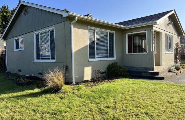 1641 Azalea Avenue - 1641 Azalea Avenue, McKinleyville, CA 95519