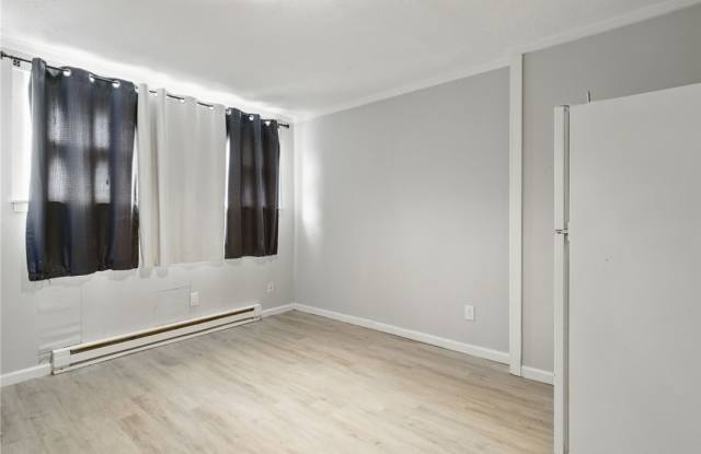 500 1/2 Lyell Avenue - 1 Gallery 2