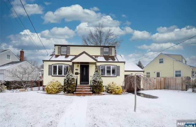 39-17 Pellington Drive - 39-17 Pellington Drive, Fair Lawn, NJ 07410