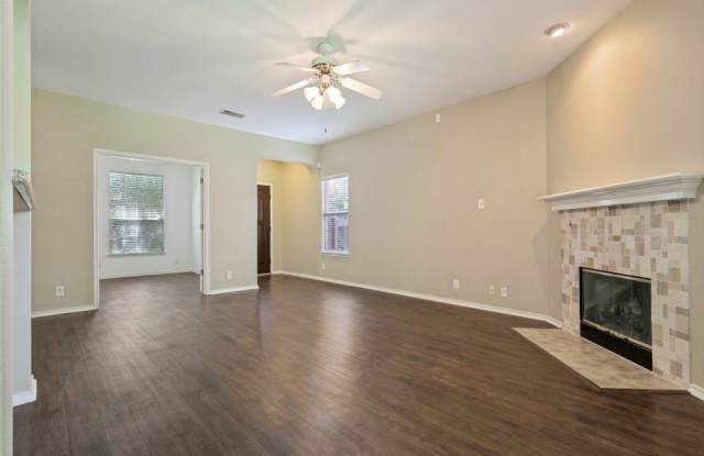 3422 Crimson Stable Gallery 3