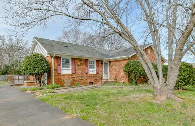 6126 Cherrycrest Lane - 6126 Cherrycrest Lane, Charlotte, NC 28217