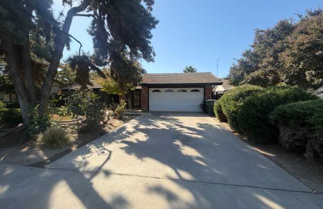 Nice home for rent in Visalia with a pool! Gallery 4