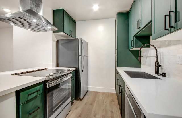 1333 N Martel Ave photos photos