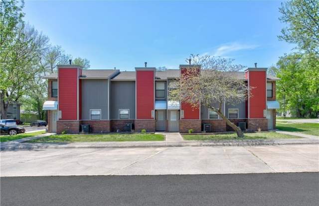 460  N Garrett  ST Unit #D - 460 North Garrett Street, Siloam Springs, AR 72761