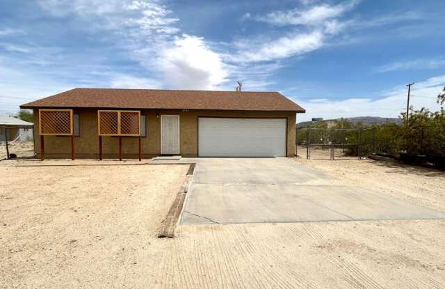 2 Bedroom 1 Bathroom Home Close To Town photos photos