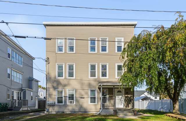 158 Narragansett Blvd Gallery 1
