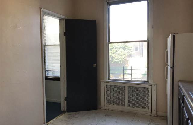 208 BOWERS ST Gallery 2