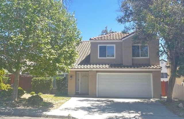 Centraly Located Shopping, Fwy, 2 story, 4 bedrooms 2.5 bath,  patio with fence. new paint. photos photos